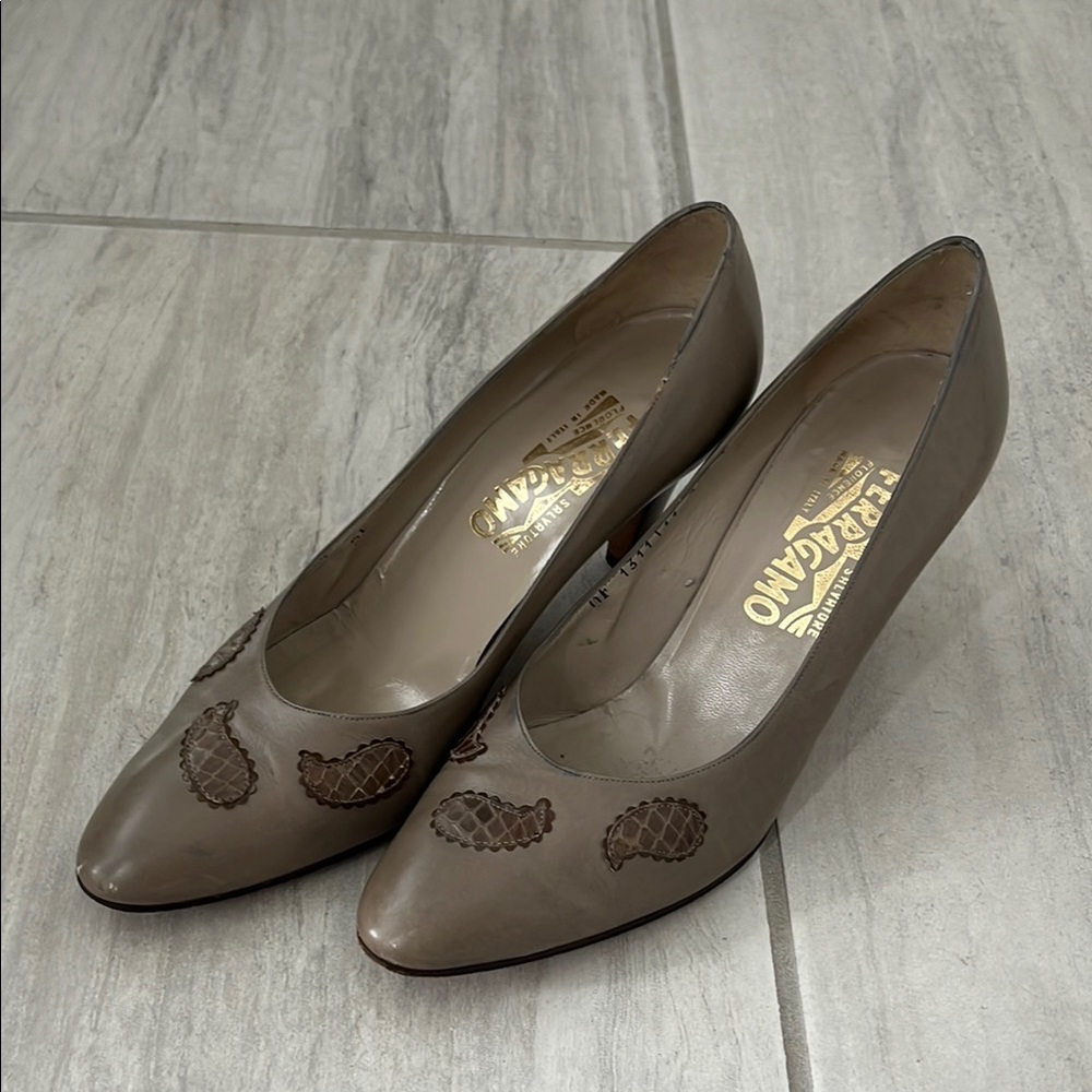 Vintage Salvatore Ferragamo pumps